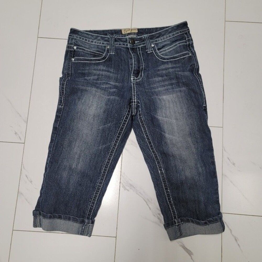~ womens earl jean capris - have some missing sequins on back pocket - size 8